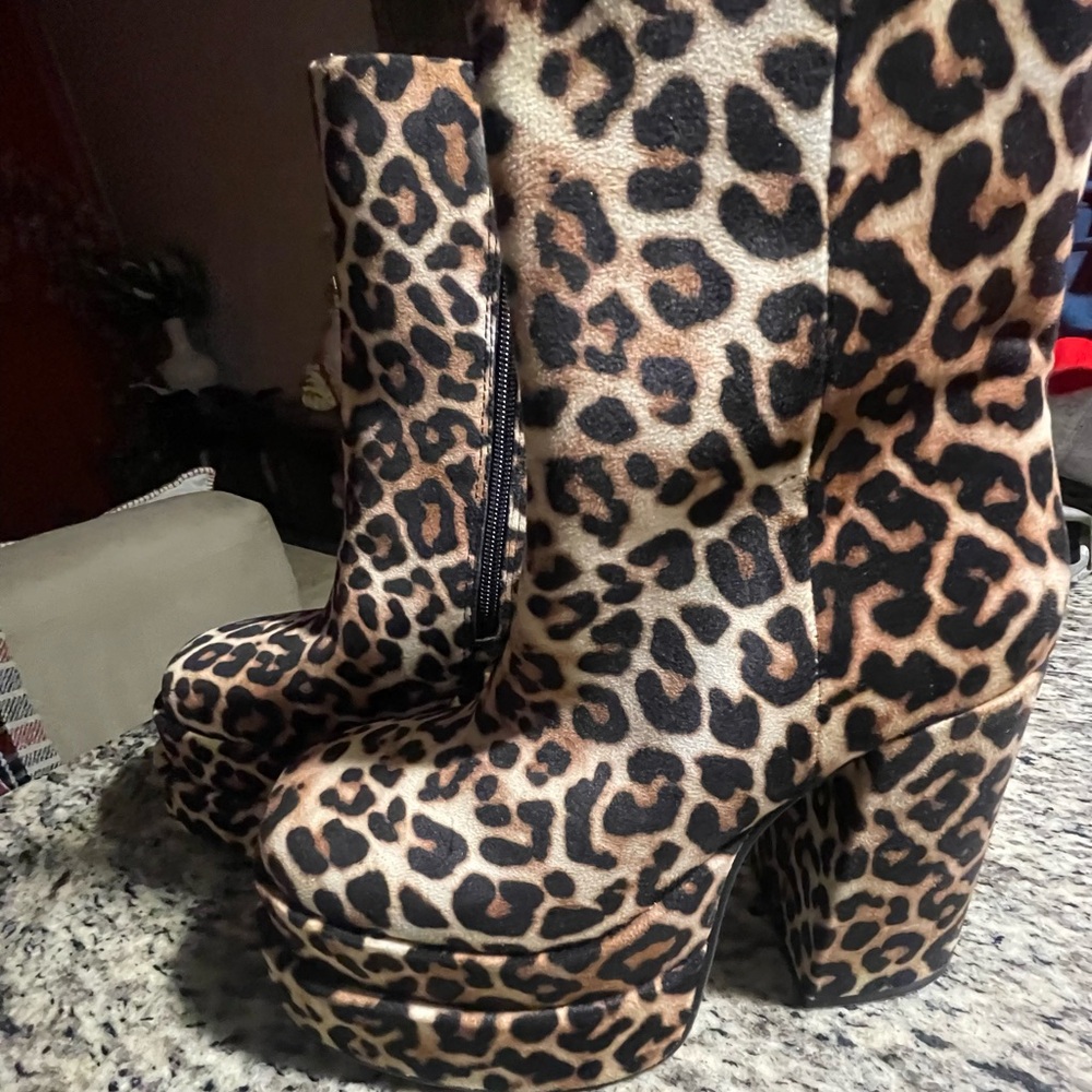 NWOT Steve Madden Leopard Print Platform Boots